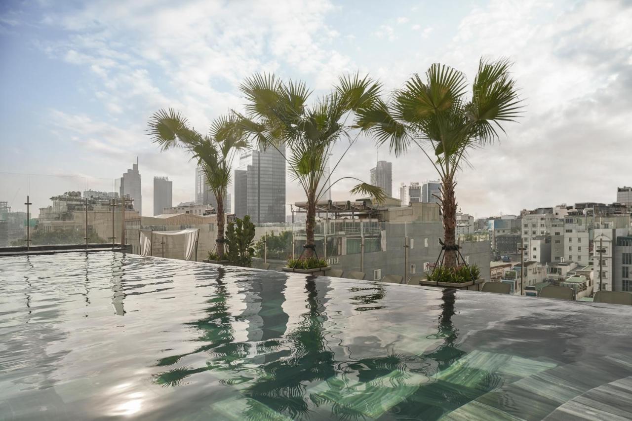 Hotel La Siesta Premium Saigon Ho Chi Minh Zewnętrze zdjęcie View from the rooftop pool