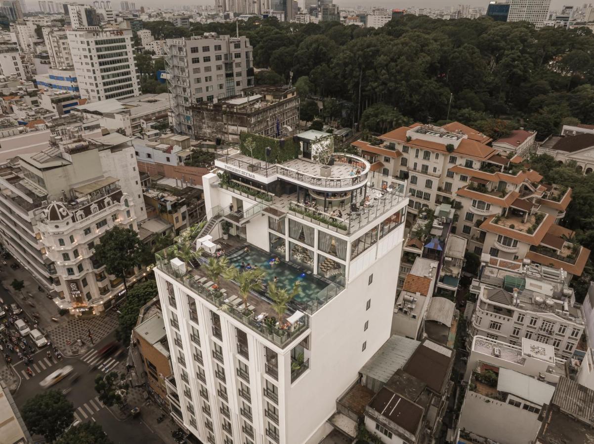 Hotel La Siesta Premium Saigon Ho Chi Minh Zewnętrze zdjęcie The hotel's rooftop pool