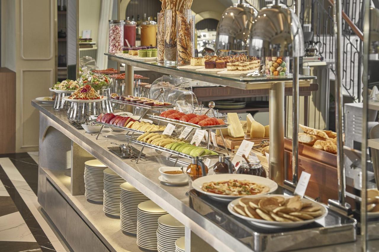 Hotel La Siesta Premium Saigon Ho Chi Minh Zewnętrze zdjęcie A buffet